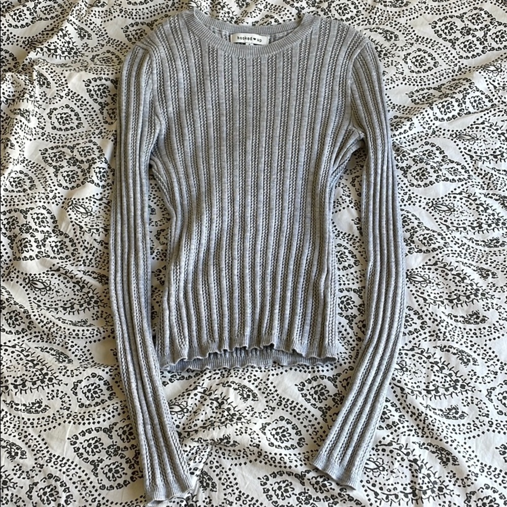 Gray long sleeve shirt